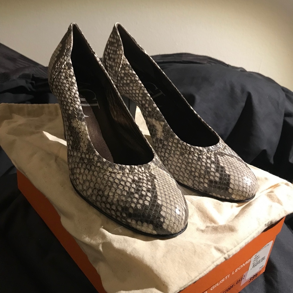 Snakeskin Roundtoe Pumps